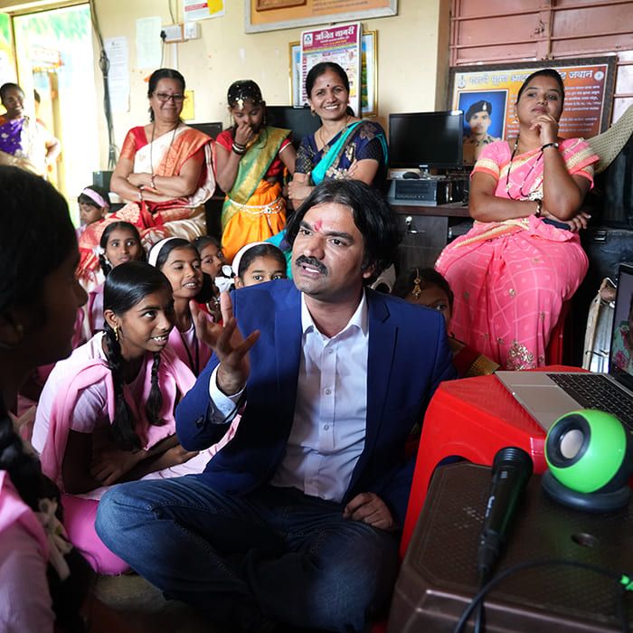 Santosh Talaghatti engaging a rural community classroom